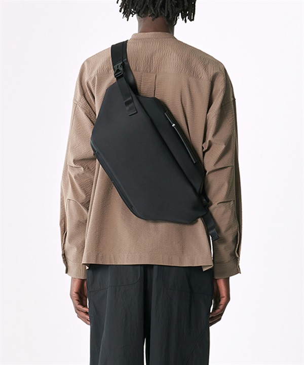 cote&ciel / Isarau L Sleek Black Bag 29081