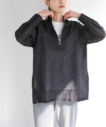 FORK&SPOON 透膚V字領緣襯衫