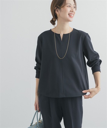 UR TECH V字領緣套衫