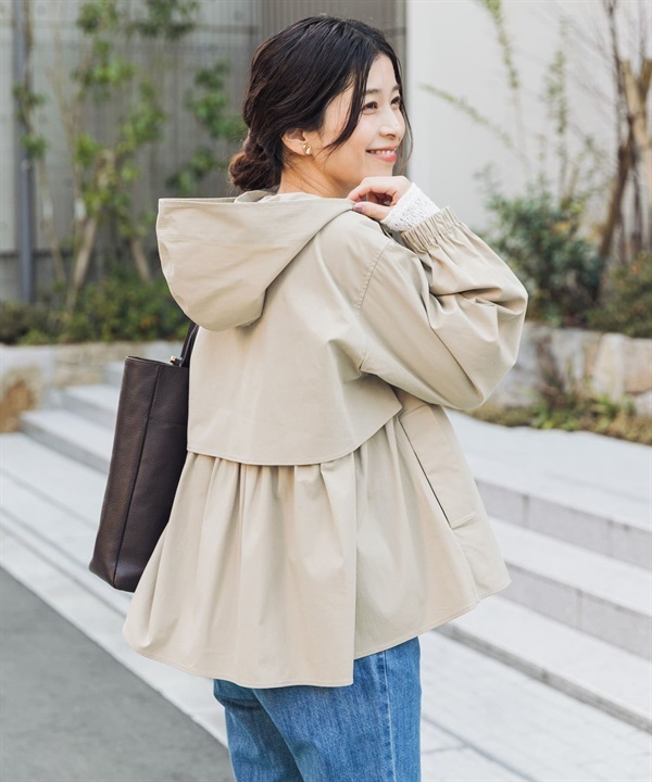 防潑水背面碎褶連帽外套