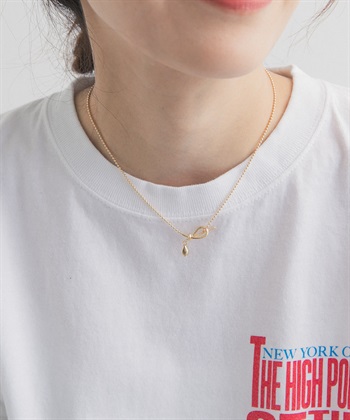 金屬墜飾T字扣項鍊