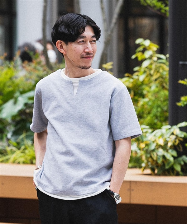 假兩件V字領緣短袖T恤