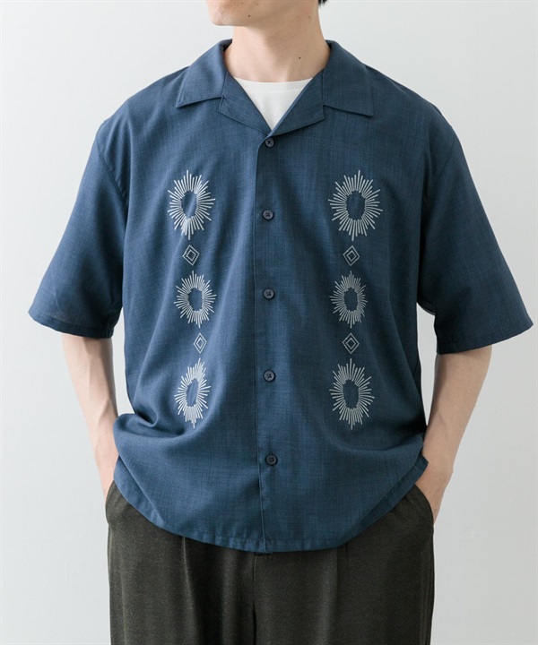 刺繡設計乾爽短袖襯衫