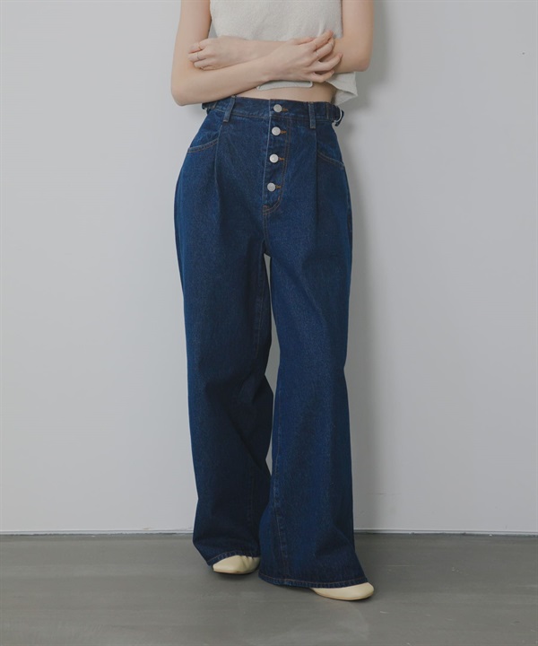 打褶排扣設計牛仔褲