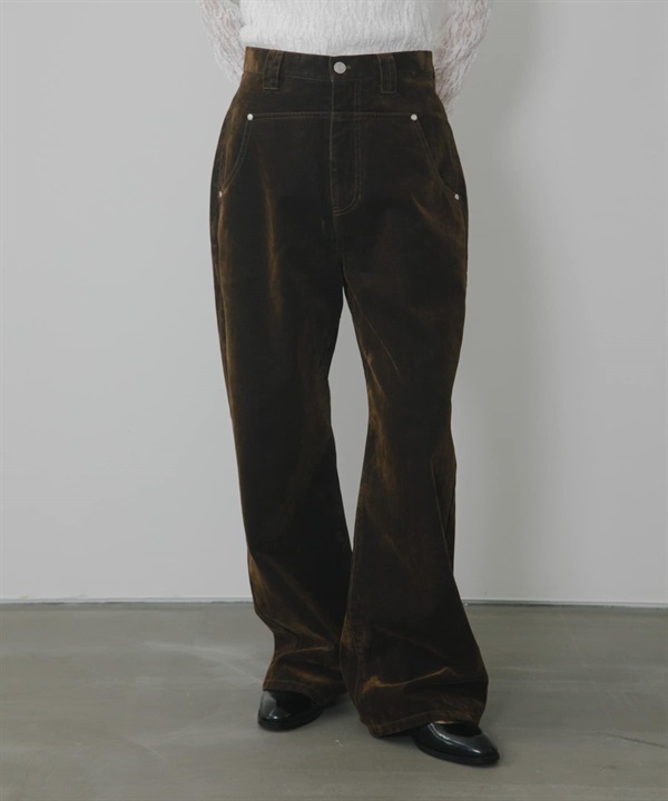 正面裁片設計牛仔褲