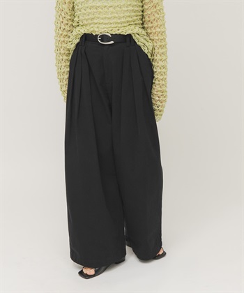 打褶設計斜紋長褲