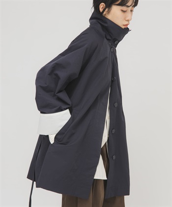 傘狀線條寬版大衣