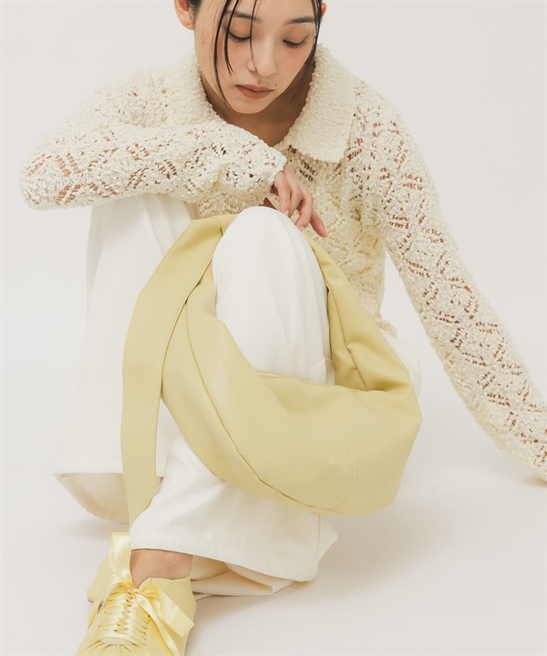 柔軟圓弧肩背包