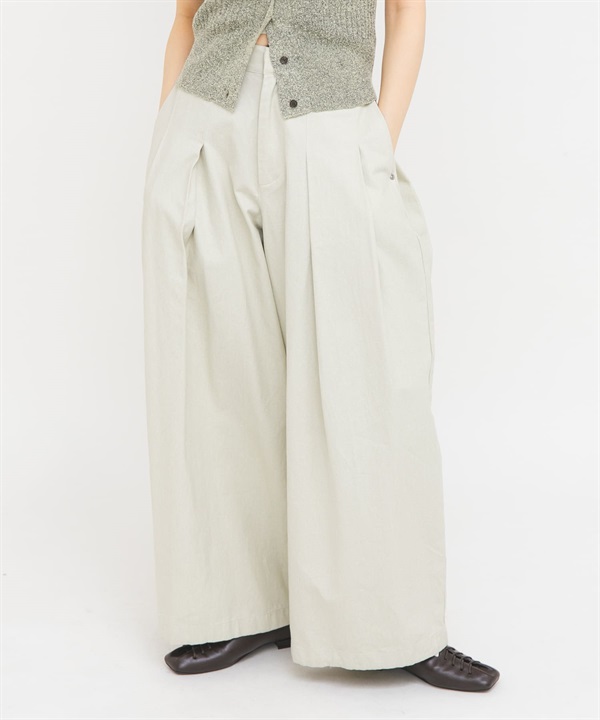 仿舊感打褶寬褲