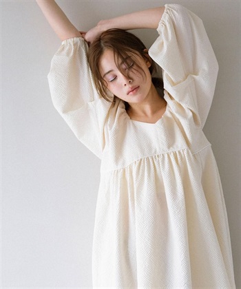 打褶袖迷你洋裝