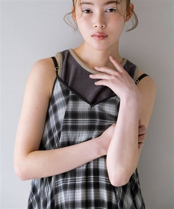 格紋百褶細肩帶洋裝