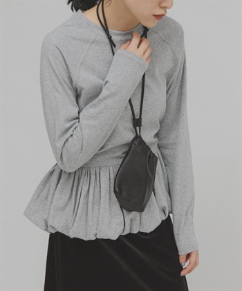 蜜桃絨下襬氣球剪裁上衣