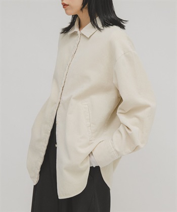 燈芯絨鈕扣襯衫