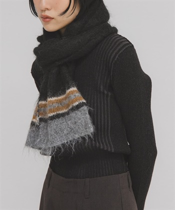 尾端橫紋設計圍巾