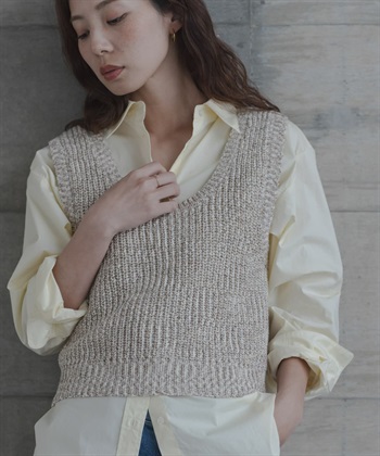 混色帶狀紗U領針織背心