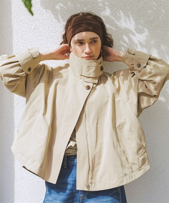 防潑水背面傘狀立領大衣