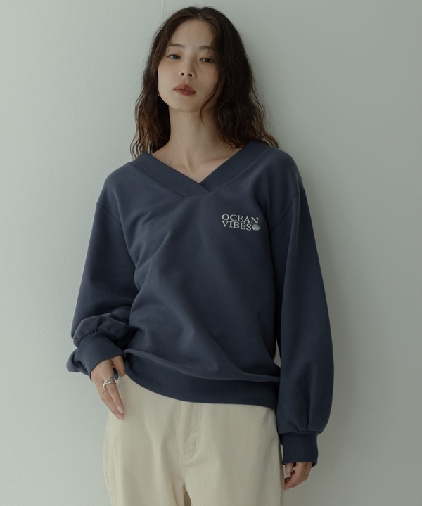 V領刺繡休閒上衣