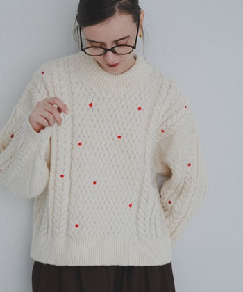 刺繡麻花針織衫