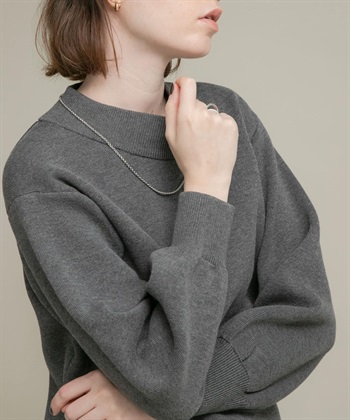 微高領休閒針織衫