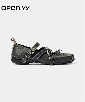 OPEN YY / CROSS BUCKLE BALLET FLATS