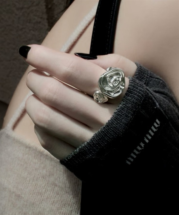 Soierie / Rose cuff ring