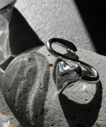 Soierie / Distort heart w ring