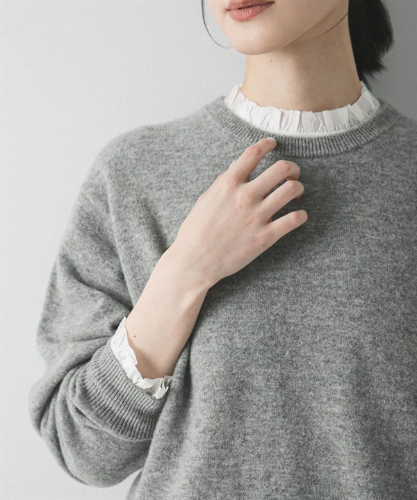 荷葉邊設計透膚上衣