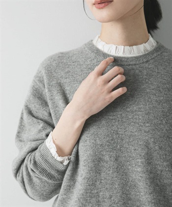 荷葉邊設計透膚上衣