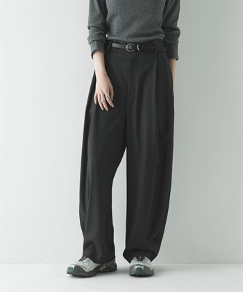 打褶弧線剪裁長褲