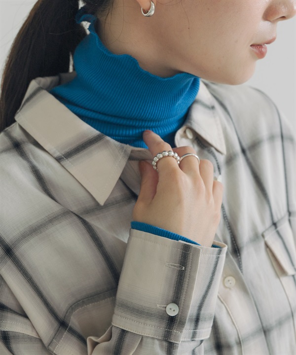 UR TECH 裏起毛高領上衣