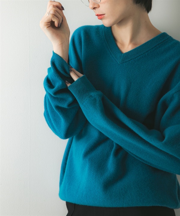 純羊毛V領寬鬆柔軟針織衫