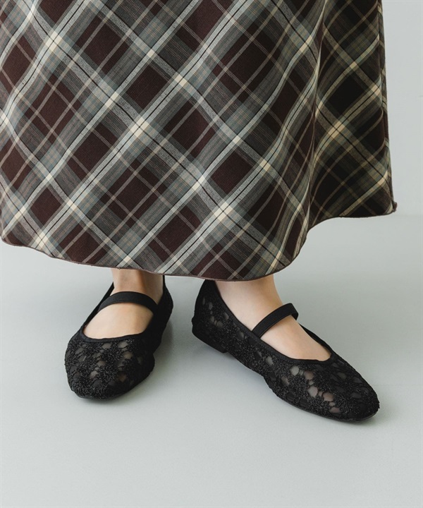 透膚繡花平底鞋