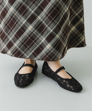 透膚繡花平底鞋