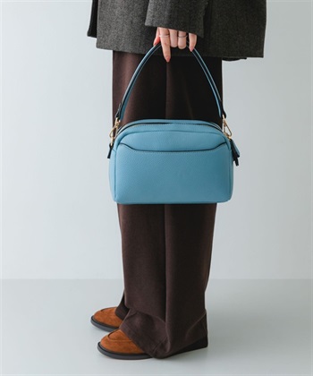 正面口袋設計肩背包