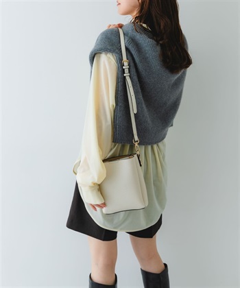 口袋設計長方肩背包