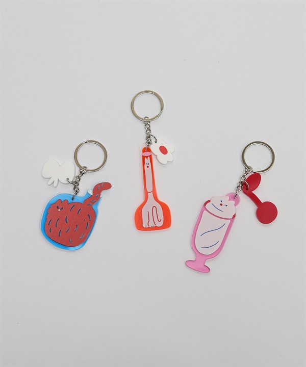 Minghan H. 瓶中貓壓克力吊飾