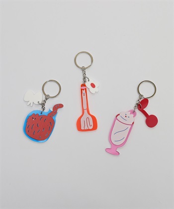 Minghan H. 瓶中貓壓克力吊飾