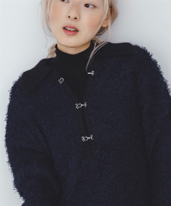 正面鉤扣設計絨毛針織衫