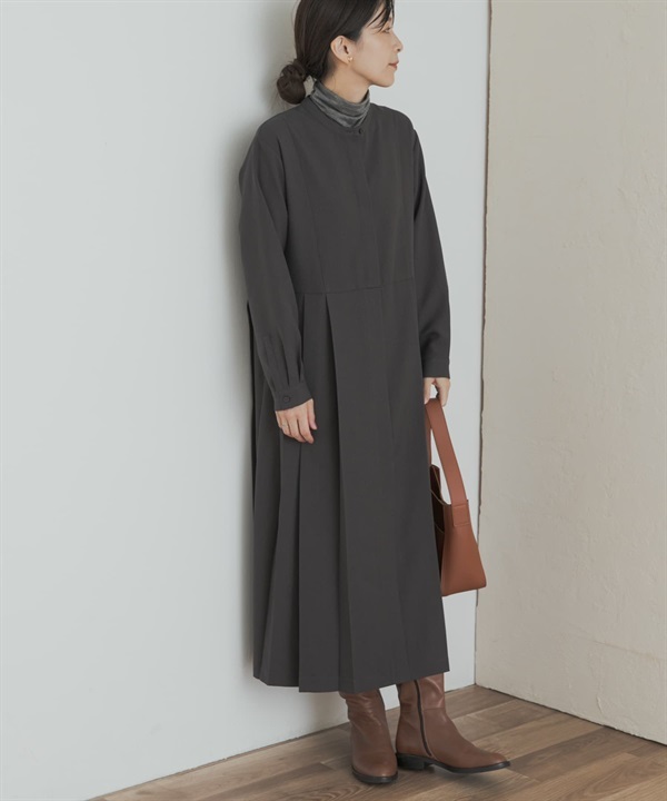 UR TECH SMOOTHLUXE 側邊百褶剪接洋裝