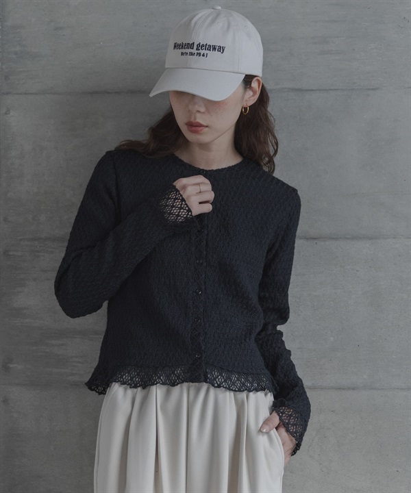 蕾絲抽褶縫荷葉邊上衣