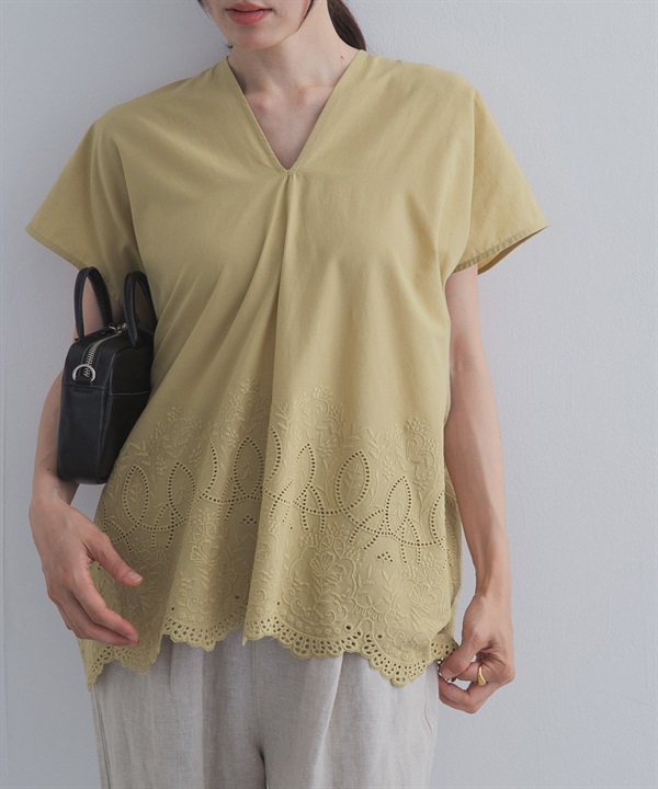 下襬刺繡V領罩衫